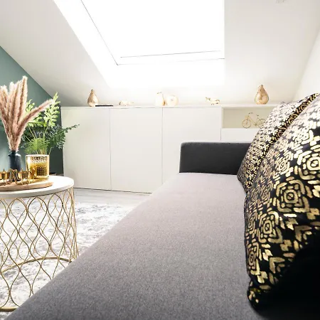 Apartment Deluxe - Living & Work Place