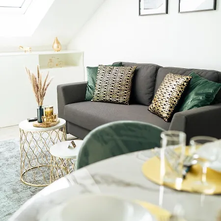 Apartment Deluxe - Living & Work Place *