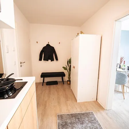 Deluxe - Parking - Workspace *