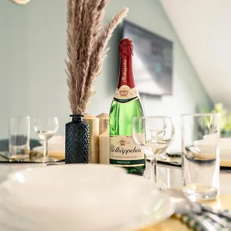 Deluxe - Parking - Workspace *